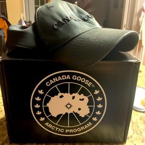 Canada Goose Men’s Hat Used Large w/ Box